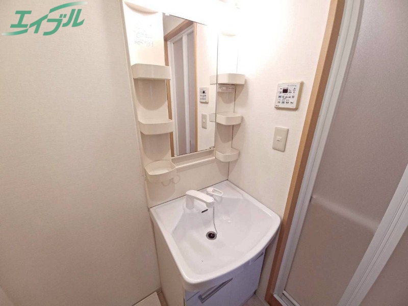 洗面設備　同物件別部屋のお写真です。