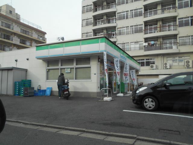 コンビニ　ファミリーマート（コンビニ）まで549m