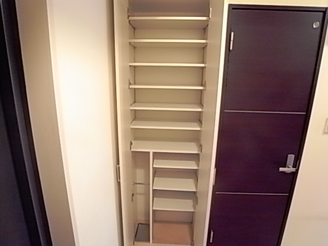 玄関　たくさん収納できる下駄箱