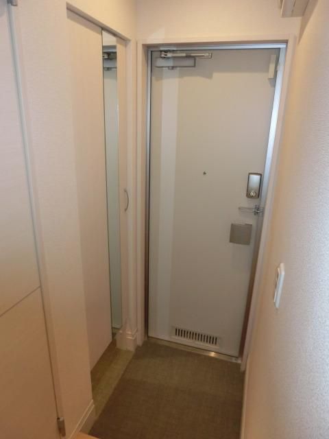 玄関　※別号室参考写真です