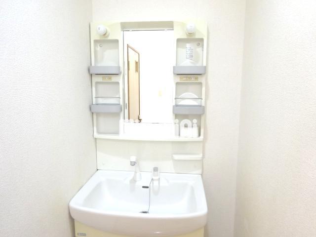 洗面設備　独立型の洗面台です