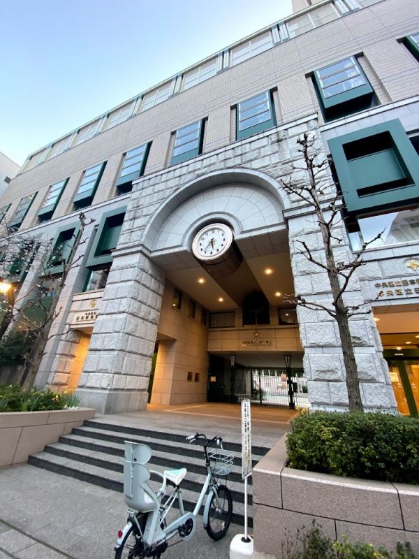 図書館　中央区立日本橋図書館（図書館）まで526m
