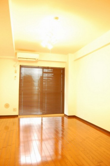 居室・リビング　※別号室の写真です