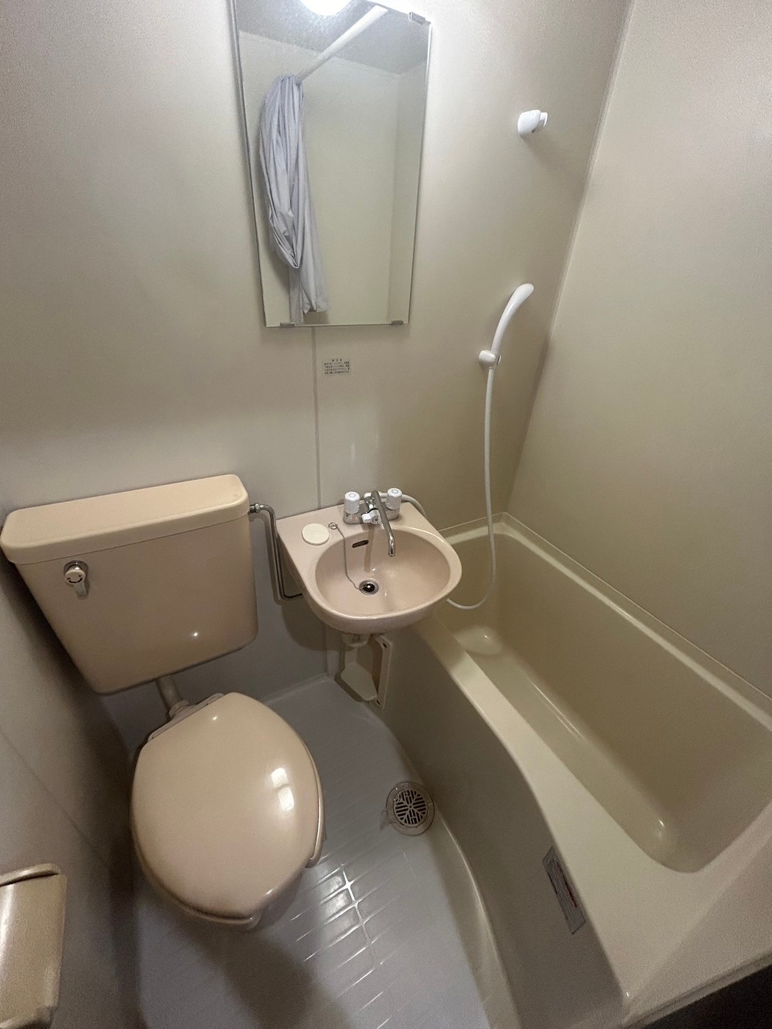 バス・シャワールーム　現状優先。