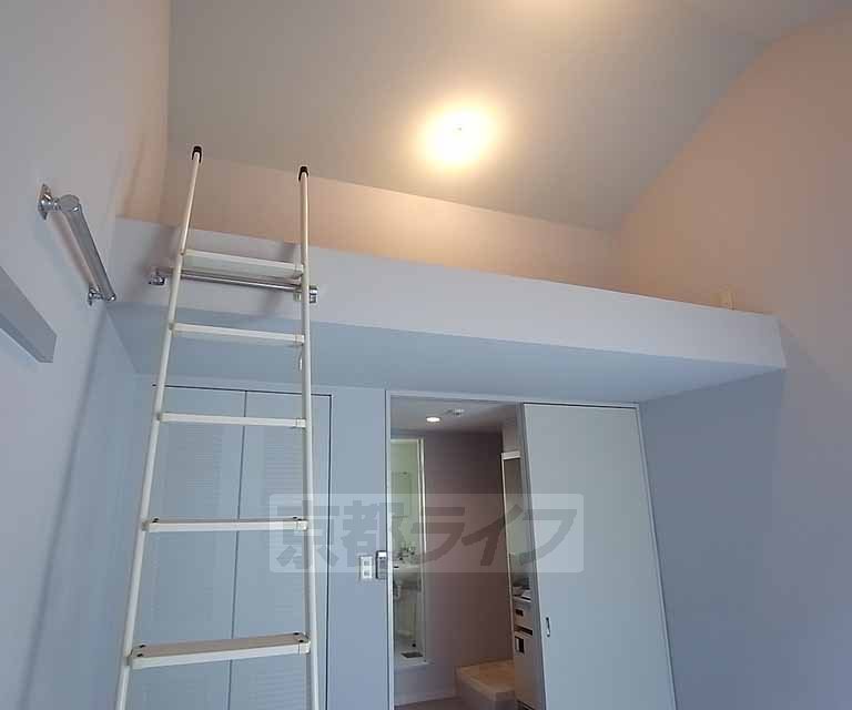 その他部屋・スペース　ロフト付き。天井が高く開放感がありますね。