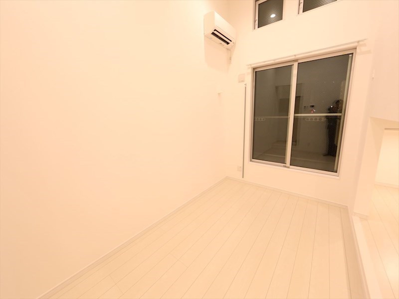 バルコニー　洋室6帖　アンダーロフト4.9帖（収納にも寝室にも使えます）