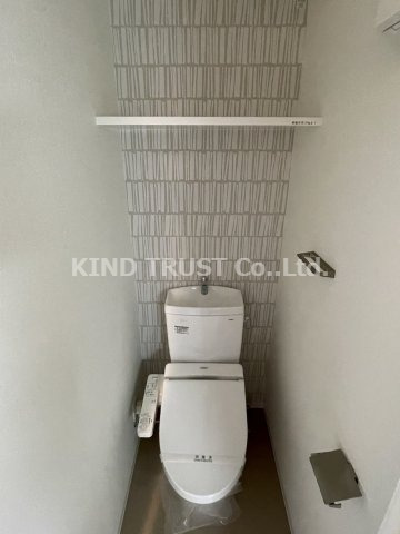 トイレ　落ち着いた色調のトイレです