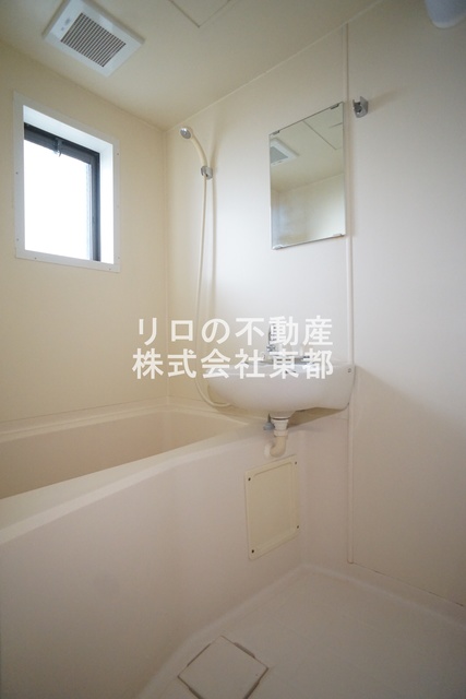 バス・シャワールーム　清潔感のある浴室で、１日の疲れを癒しリラックスできます。