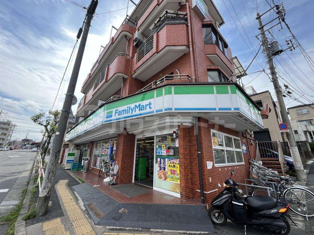 コンビニ　ファミリーマート板橋四葉店（コンビニ）まで260m