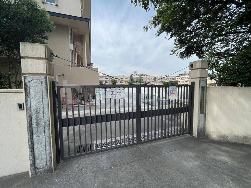 中学校　板橋区立赤塚第一中学校（中学校）まで420m