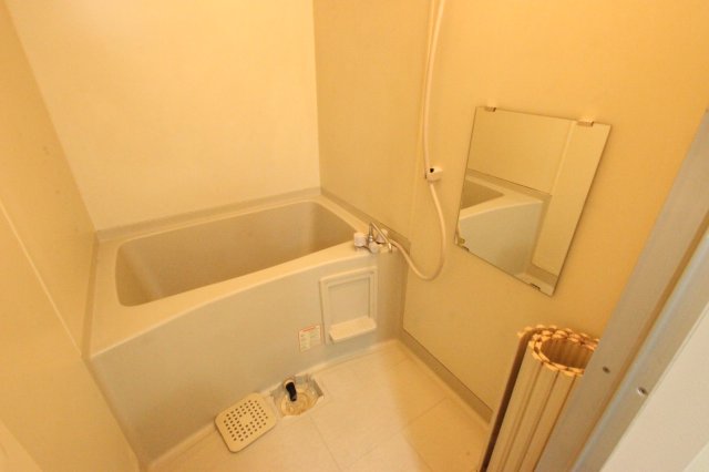 バス・シャワールーム　同タイプの別部屋です。現状優先です。