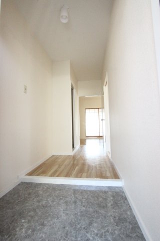 玄関　同タイプの別部屋です。現状優先です。