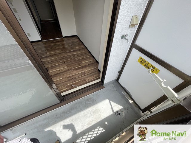 洗面設備　洗濯機はベランダに置けます。