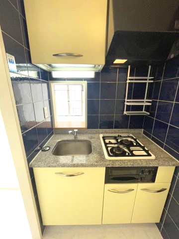 キッチン　イメージとして同建物他部屋を表示しています