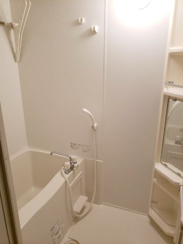 バス・シャワールーム　浴室乾燥機付きで便利です！