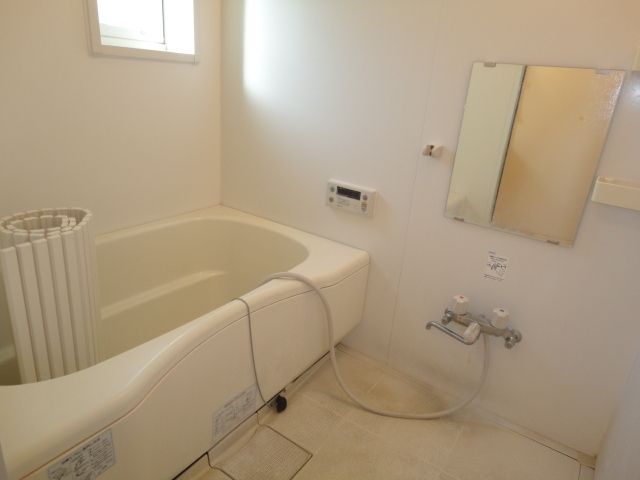 バス・シャワールーム　☆足ののばせる大きなバスタブ♪☆