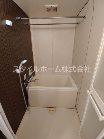 バス・シャワールーム　同建物内別部屋の写真です。