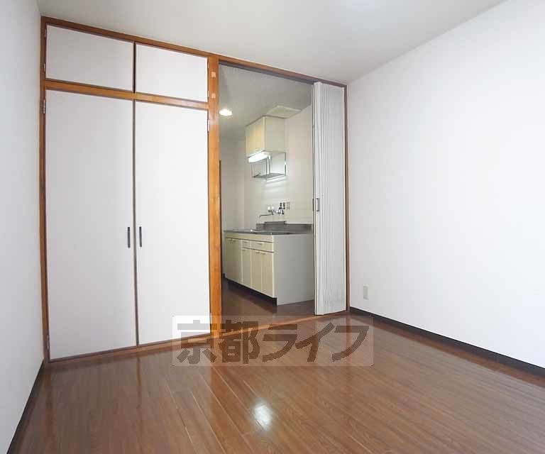 居室・リビング　６帖の室内はしっくりくる大きさ