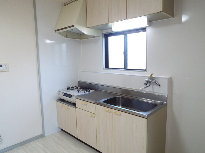 キッチン　キッチン（窓付き）