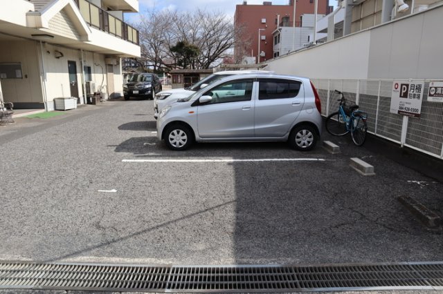 駐車場　駐車場