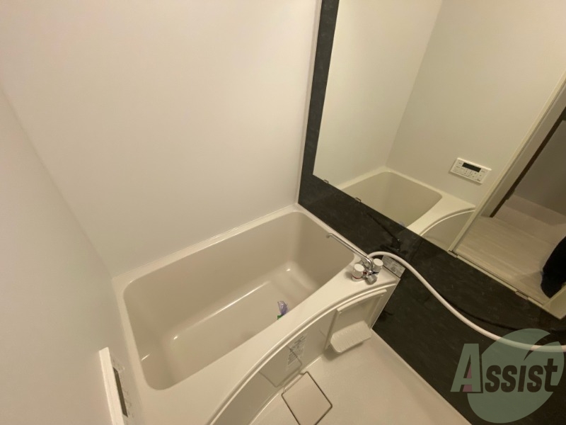 バス・シャワールーム　追い焚き機能が付いているのでいつでも温かいお風呂に入れますよ