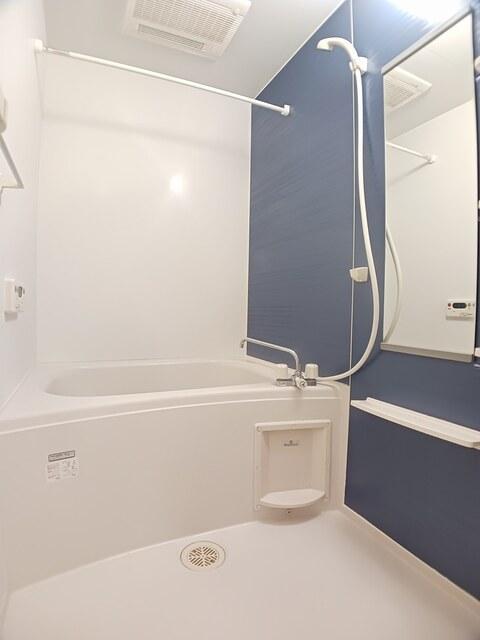 バス・シャワールーム　オシャレな壁のバスルーム◎