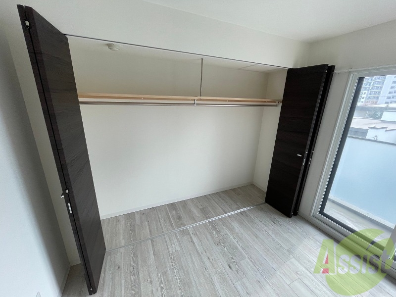 収納　クローゼットは奥行きもあり、荷物が多い方でも安心です。