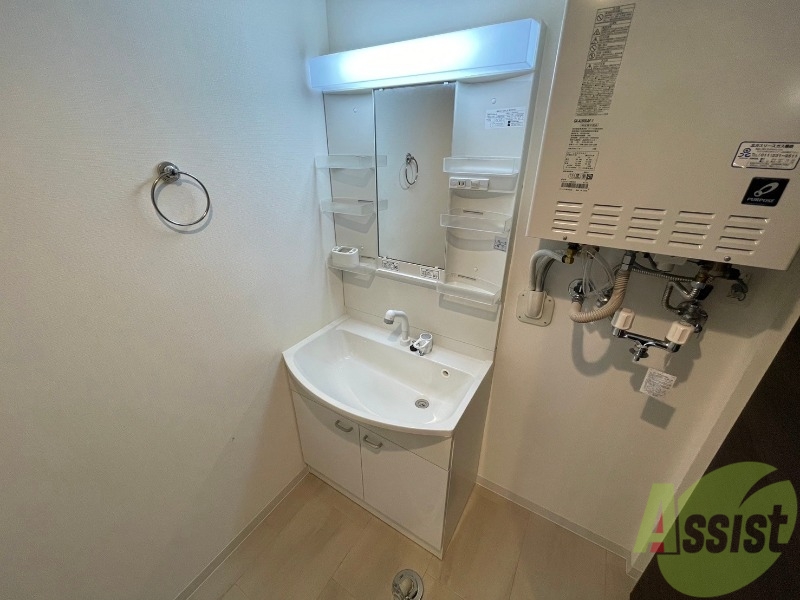 洗面設備　シャンプードレッサー。身支度はここでばっちりですね。