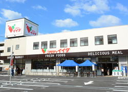 スーパー　コモディイイダ金町店（スーパー）まで825m