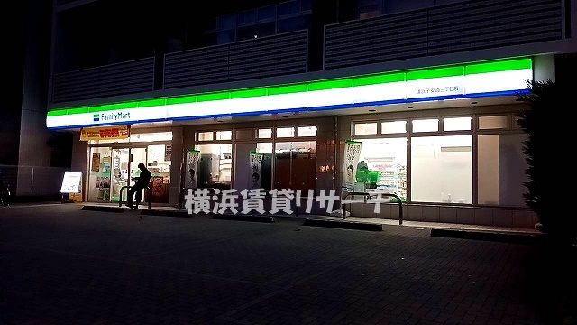 コンビニ　ファミリーマート子安通三丁目店（コンビニ）まで456m