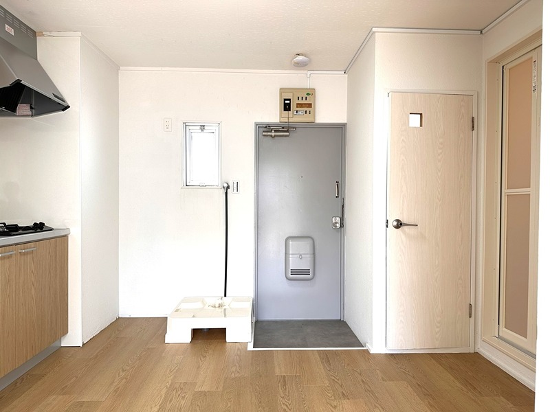 玄関　写真は別室の同仕様の設備です。