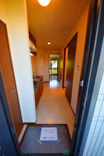 玄関　★玄関開ければ居室の明るさが伝わってきますよね★