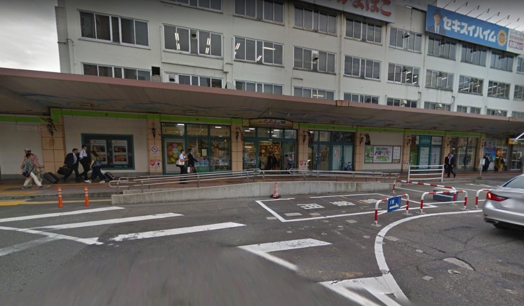 ショッピングセンター　CoCoLo本館（ショッピングセンター）まで955m