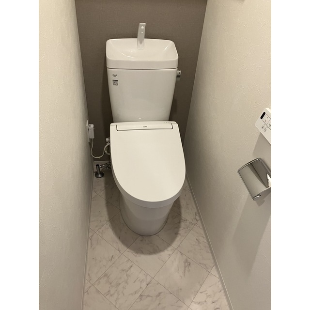 トイレ　落ち着いた色調のトイレです