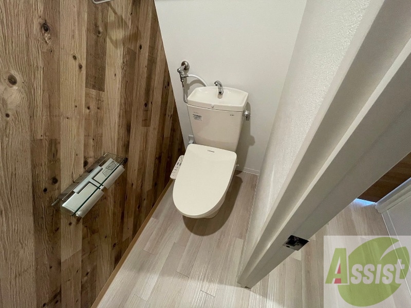 トイレ　ウォシュレット機能がついたトイレ。安心して使用できますね。