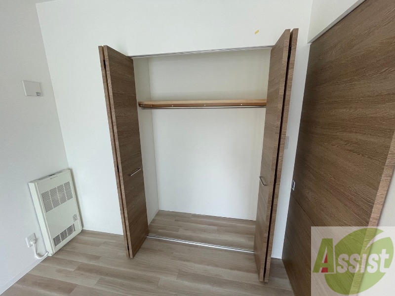 収納　クローゼットは奥行きもあり、荷物が多い方でも安心です。