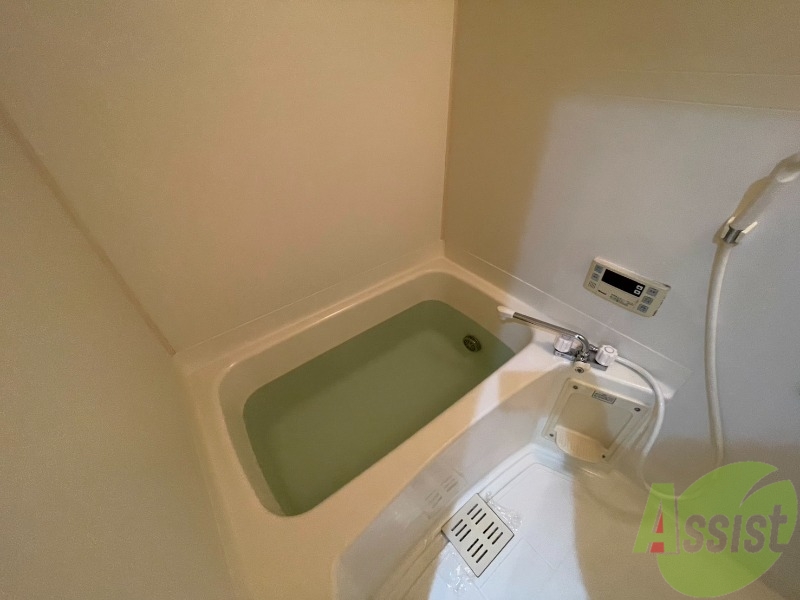 バス・シャワールーム　こちらはお風呂です。毎日の疲れをさっぱり流しましょう。