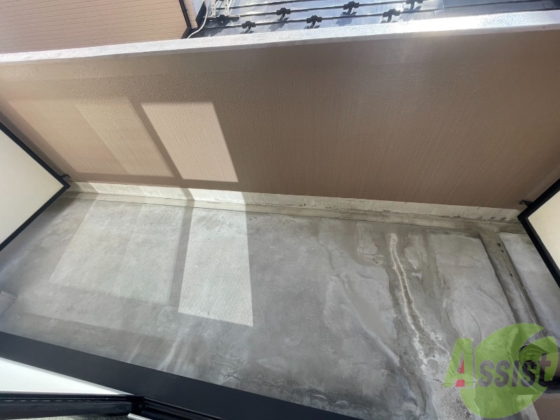 バルコニー　バルコニーの代わりにサービスルームで洗濯物が干せます。