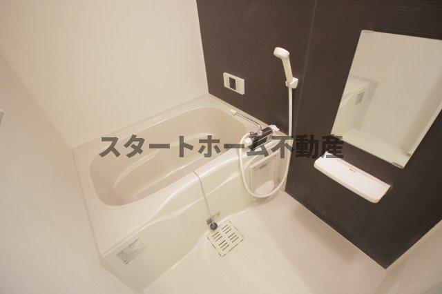 バス・シャワールーム　コンパクトで使いやすいお風呂です