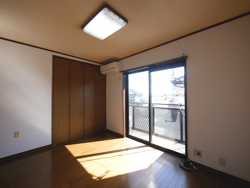 居室・リビング　南側洋室