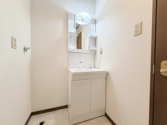 洗面設備　シャワー付洗面台