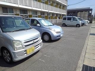 駐車場　敷地内