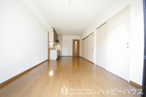 居室・リビング　退去予定の為現状を優先します。