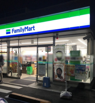 コンビニ　ファミリーマート世田谷弦巻五丁目店（コンビニ）まで418m