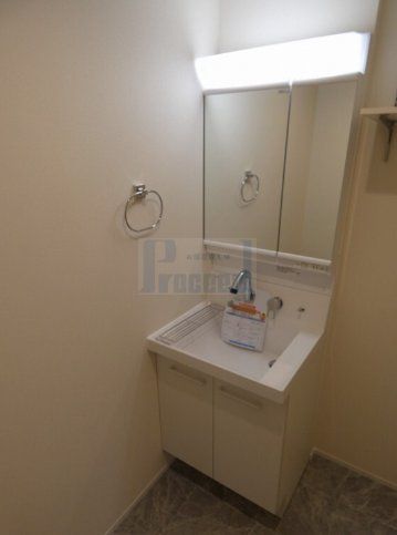 洗面設備　使いやすい独立洗面台☆