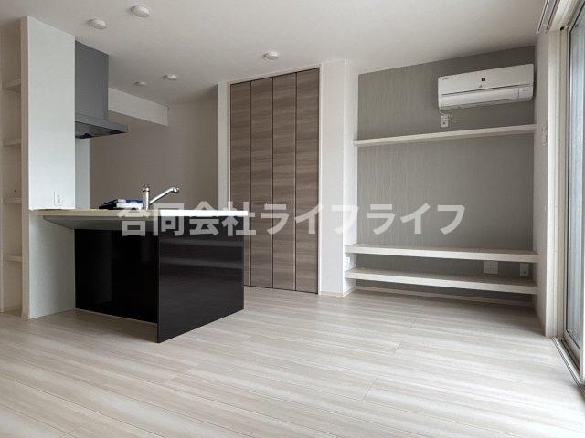 居室・リビング　こちらのリビングで趣味の時間をお楽しみください