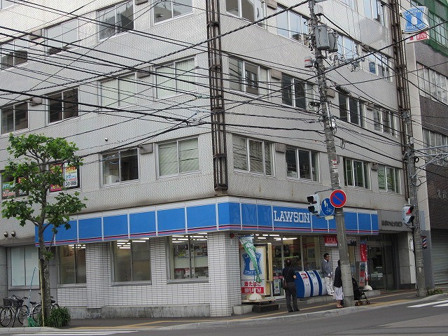 コンビニ　ローソン札幌南3条西店（コンビニ）まで158m