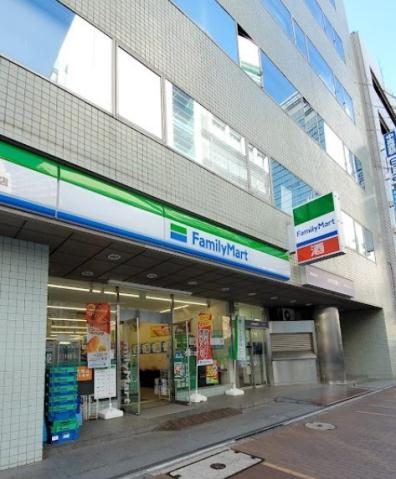 コンビニ　ファミリーマート田町東口店（コンビニ）まで100m