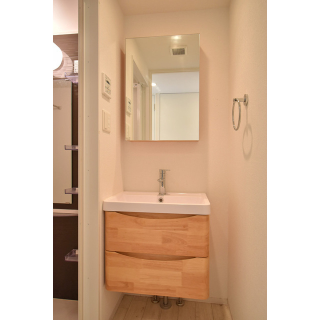 洗面設備　ゆったりとスペースのある洗面所