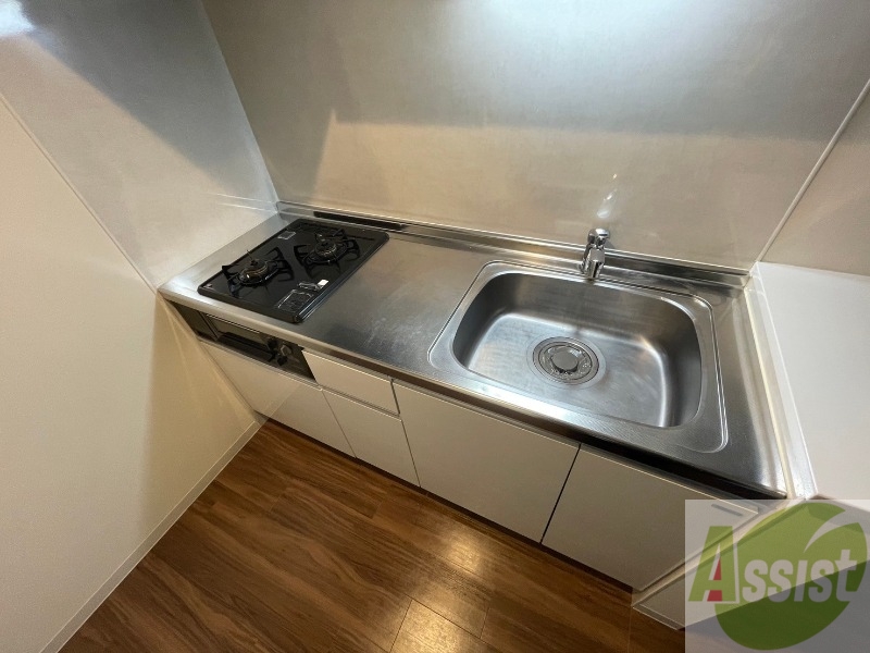 キッチン　洗い場が大きくて洗い物もしやすそうです。